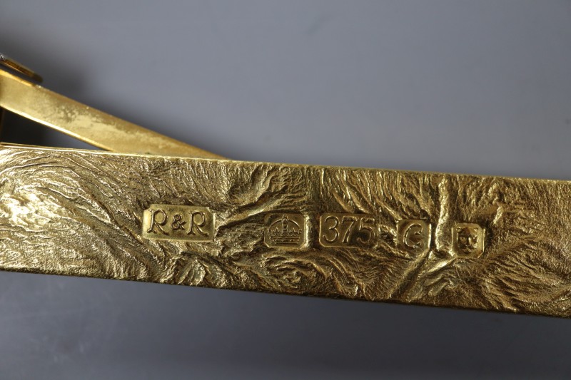 A modern 9ct gold mounted gilt metal cigar cutter, hallmarked for London, 1977, 14.4cm.